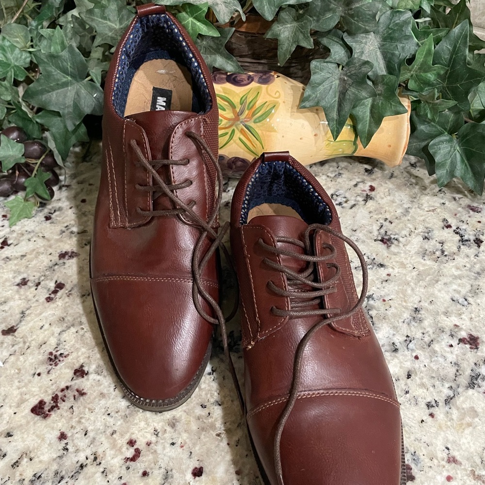 MADDEN Men SZ:8.5 Classic Brown Leather Oxfords Gently worn lace up Comfort Wear